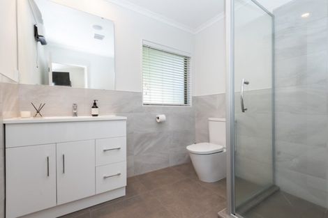 Photo of property in 35 John Brooke Crescent, East Tamaki Heights, Auckland, 2016