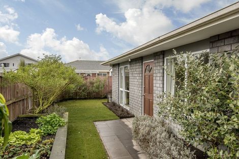 Photo of property in 2/24a Croziers Road, St Albans, Christchurch, 8052