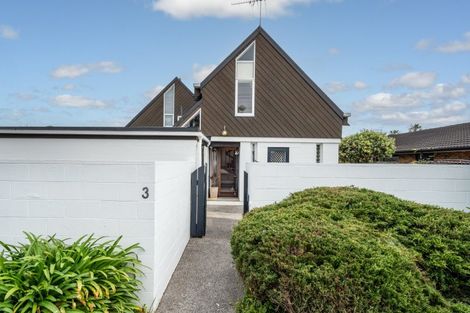 Photo of property in 3/23 Eastern Beach Road, Eastern Beach, Auckland, 2012