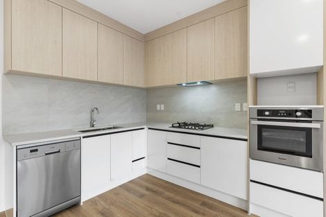 Photo of property in 8a Tahinga Street, Northcote, Auckland, 0627