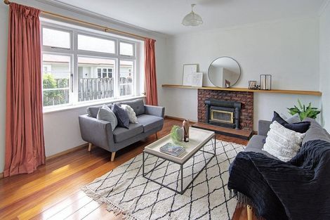 Photo of property in 6 Lansdowne Crescent, Lansdowne, Masterton, 5810