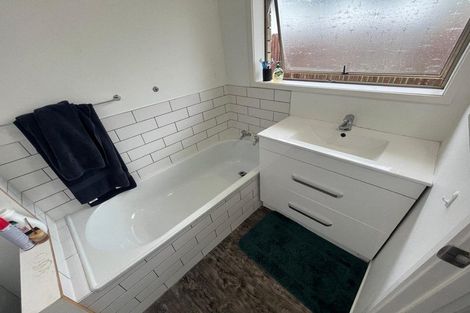 Photo of property in 56 Te Atatu Road, Te Atatu South, Auckland, 0610