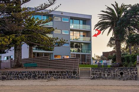 Photo of property in Seaview Apartments, 8/64 Milford Road, Milford, Auckland, 0620