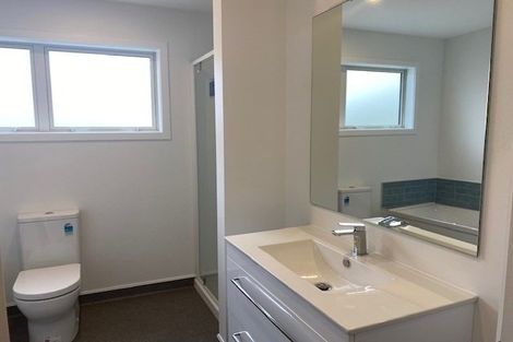 Photo of property in 28 Collins Avenue, Tawa, Wellington, 5028