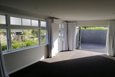 Photo of property in 10f1- Victoria Street, Ebdentown, Upper Hutt, 5018
