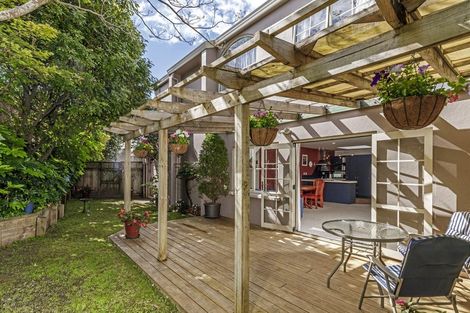 Photo of property in 3/24 Wernham Place, Northcote, Auckland, 0626