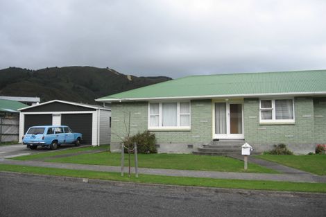 Photo of property in 11 Glen Alice Grove, Naenae, Lower Hutt, 5011