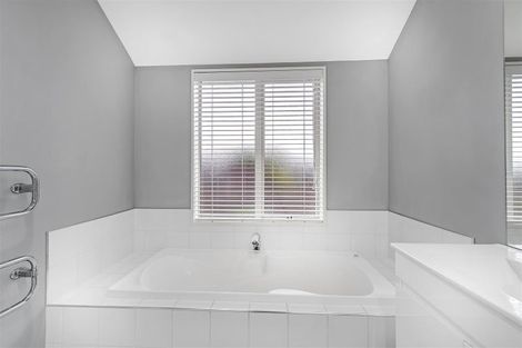 Photo of property in 4 Goldie Place, Rolleston, 7614