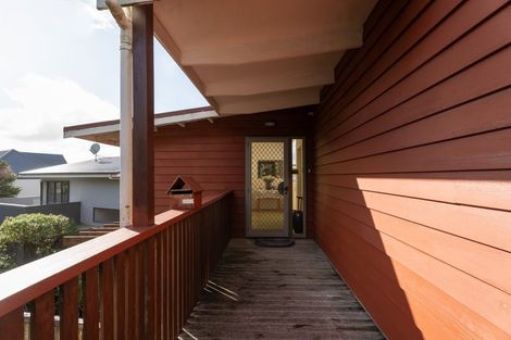 Photo of property in 1 Atamira Close, Churton Park, Wellington, 6037