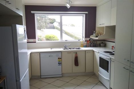 Photo of property in 34 Glanmire Road, Newlands, Wellington, 6037