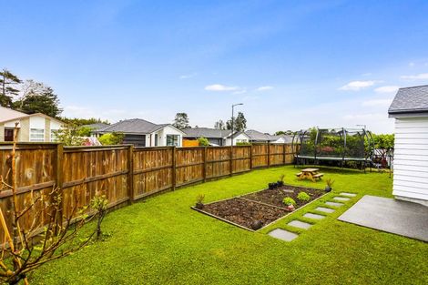 Photo of property in 6 Dida Park Drive, Kumeu, 0810