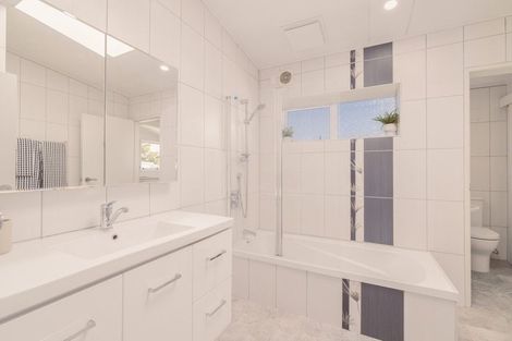 Photo of property in 20 Derrett Place, Saint Martins, Christchurch, 8022