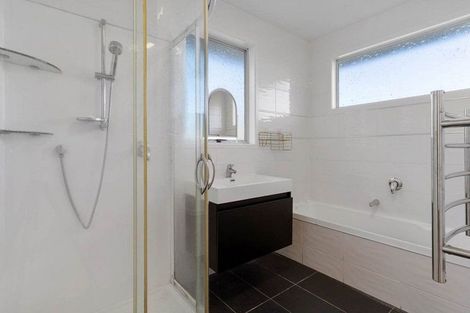 Photo of property in 38 Sunline Avenue, Massey, Auckland, 0614