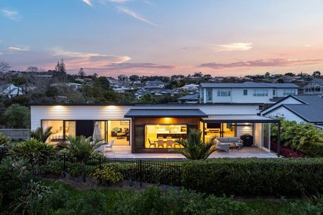 Photo of property in 14 Odlin Lane, Red Beach, 0932