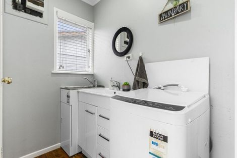 Photo of property in 1/17 Crystal Avenue, Glendene, Auckland, 0602