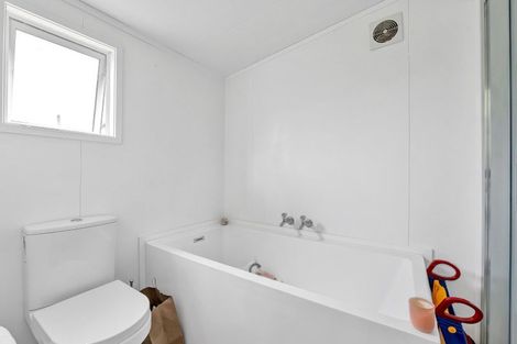 Photo of property in 225 Bridge Street, Eltham, 4322