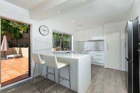 Photo of property in 2/22 Beulah Avenue, Rothesay Bay, Auckland, 0630
