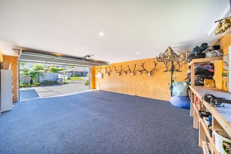 Photo of property in 14 Resolution Drive, Whitby, Porirua, 5024