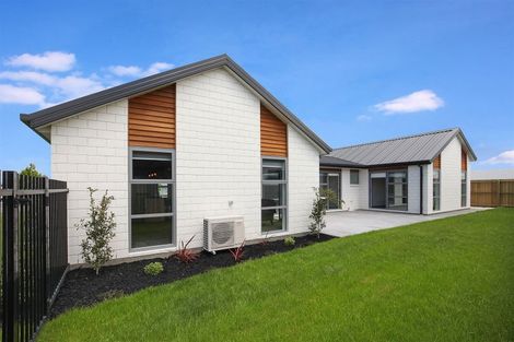 Photo of property in 2 Loch Tanna Way, Broomfield, Christchurch, 8042