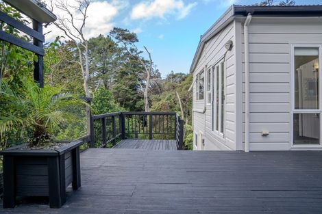 Photo of property in 5 Fairmount Road, Titirangi, Auckland, 0604