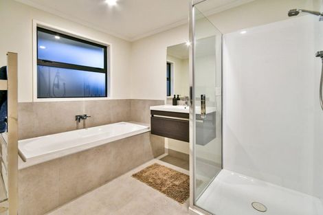 Photo of property in 16 James Elliot Way, Pokeno, 2402
