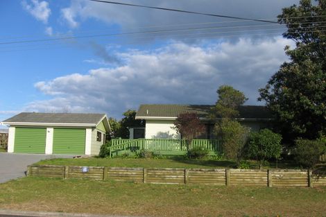 Photo of property in 400 Linton Crescent, Whangamata, 3620