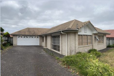 Photo of property in 6 Claremont Way, East Tamaki Heights, Auckland, 2016