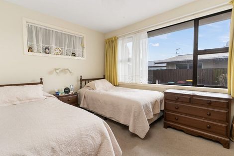 Photo of property in 33 Martbern Crescent, Bishopdale, Christchurch, 8053