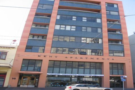 Photo of property in 17 Kent Terrace - Kent Apartments, 7e/16 Kent Terrace, Mount Victoria, Wellington, 6011