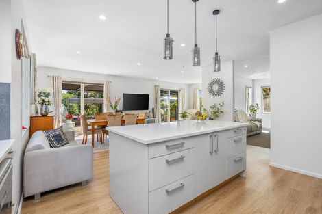 Photo of property in 218 Greenhithe Road, Greenhithe, Auckland, 0632