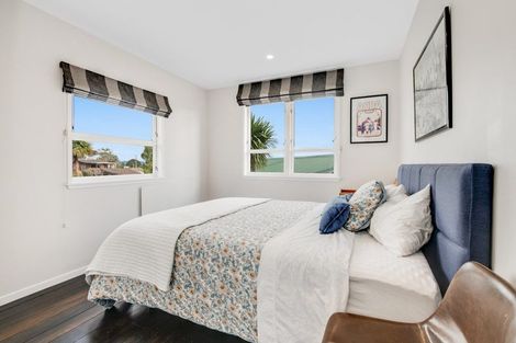 Photo of property in 16 St James Avenue, Helensville, 0800