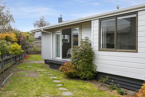 Photo of property in 4 Kathleen Place, Rainbow Point, Taupo, 3330