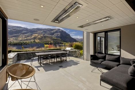 Photo of property in 2 Owen Marshall Lane, Arrowtown, 9371