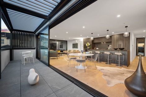 Photo of property in 314a Hurstmere Road, Takapuna, Auckland, 0622