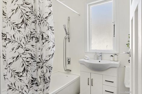 Photo of property in 23 Freyberg Street, Lyall Bay, Wellington, 6022