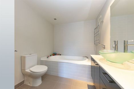 Photo of property in 317a Glenfield Road, Glenfield, Auckland, 0629