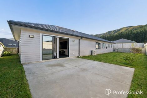 Photo of property in 6 Jack Vaughan Grove, Wainuiomata, Lower Hutt, 5014