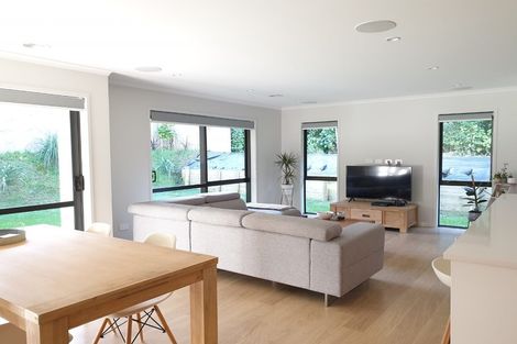 Photo of property in 38 Mooring Close, Whitby, Porirua, 5024