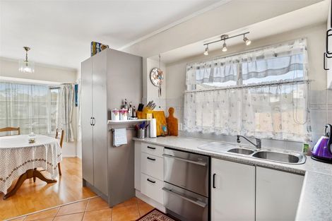 Photo of property in 1 Edgewood Way, Henderson, Auckland, 0612