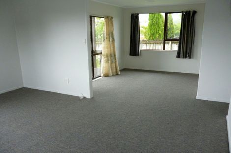 Photo of property in 2/30 Karepo Crescent, Ranui, Auckland, 0612