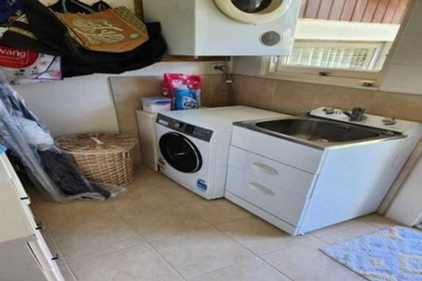 Photo of property in 547 Glenfield Road, Glenfield, Auckland, 0629