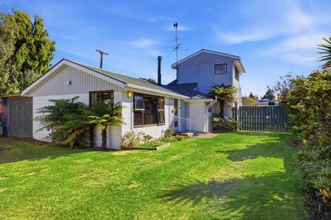 Photo of property in 20 Queens Avenue, Waikuku Beach, 7402