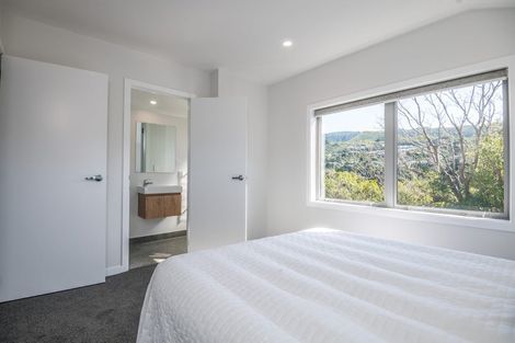 Photo of property in 27e Ranui Terrace, Tawa, Wellington, 5028