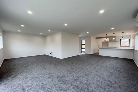 Photo of property in 94 Papatupu Way, Kumeu, 0810