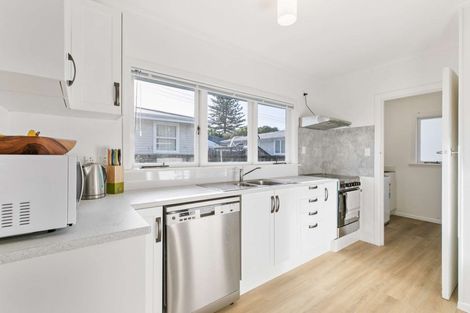 Photo of property in 1/9 Merriefield Avenue, Forrest Hill, Auckland, 0620