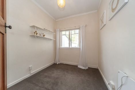 Photo of property in 281 Queens Drive, Lyall Bay, Wellington, 6022