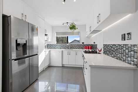 Photo of property in 2/8 Leven Lane, Totara Heights, Auckland, 2105