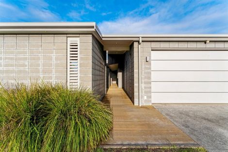 Photo of property in 39 Paraoa Crescent, Omaha, 0986