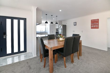 Photo of property in 21 Rauta Way, Helensville, 0800