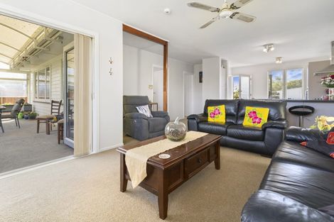 Photo of property in 63 Gloria Avenue, Te Atatu Peninsula, Auckland, 0610